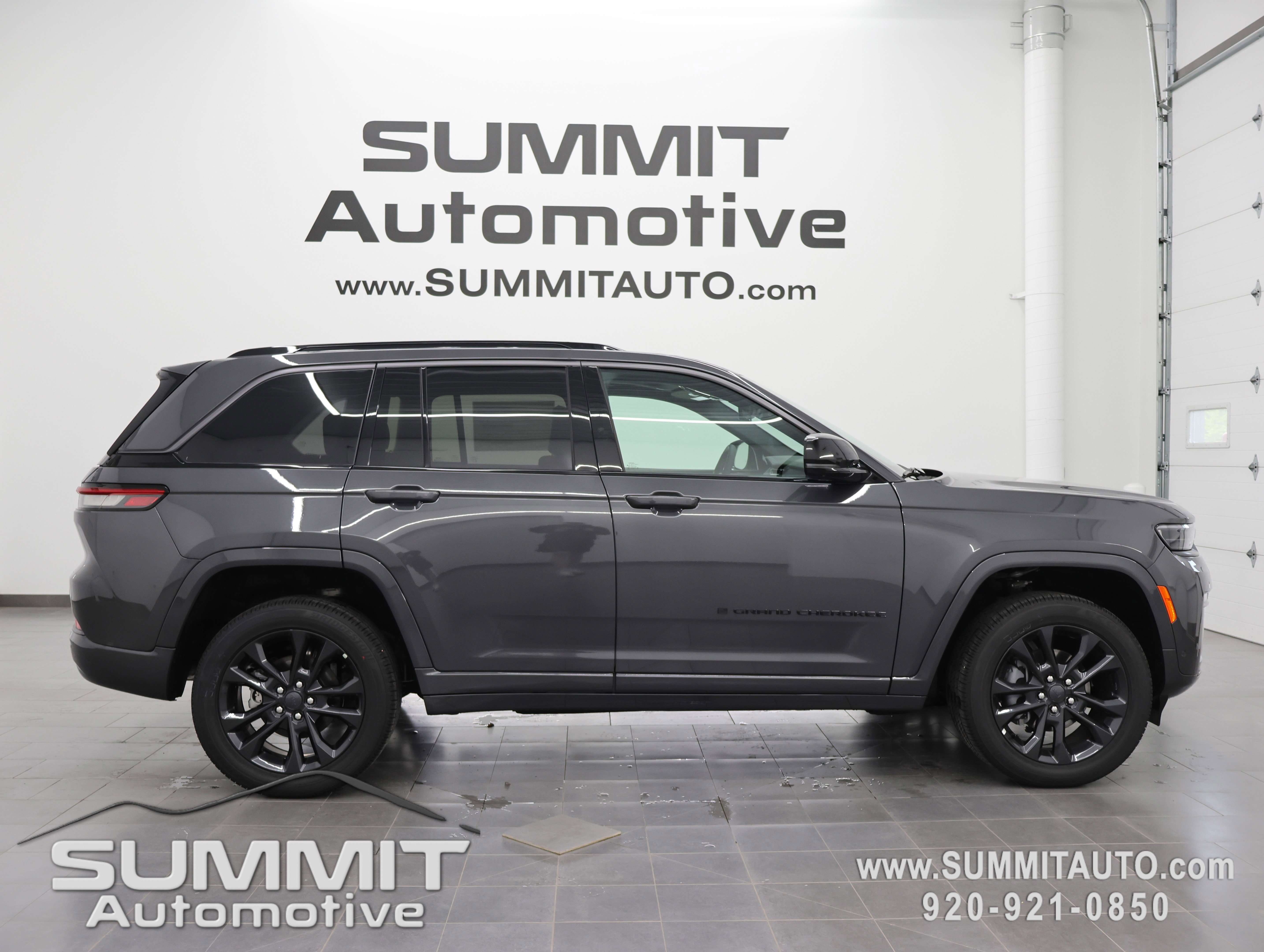 2026 Jeep Grand Cherokee Limited Reserve 4x4's photo