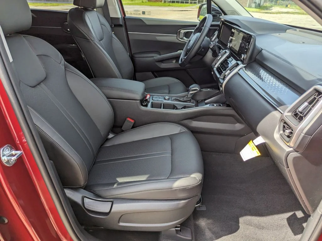 New 2023 RED Kia S FWD image 34