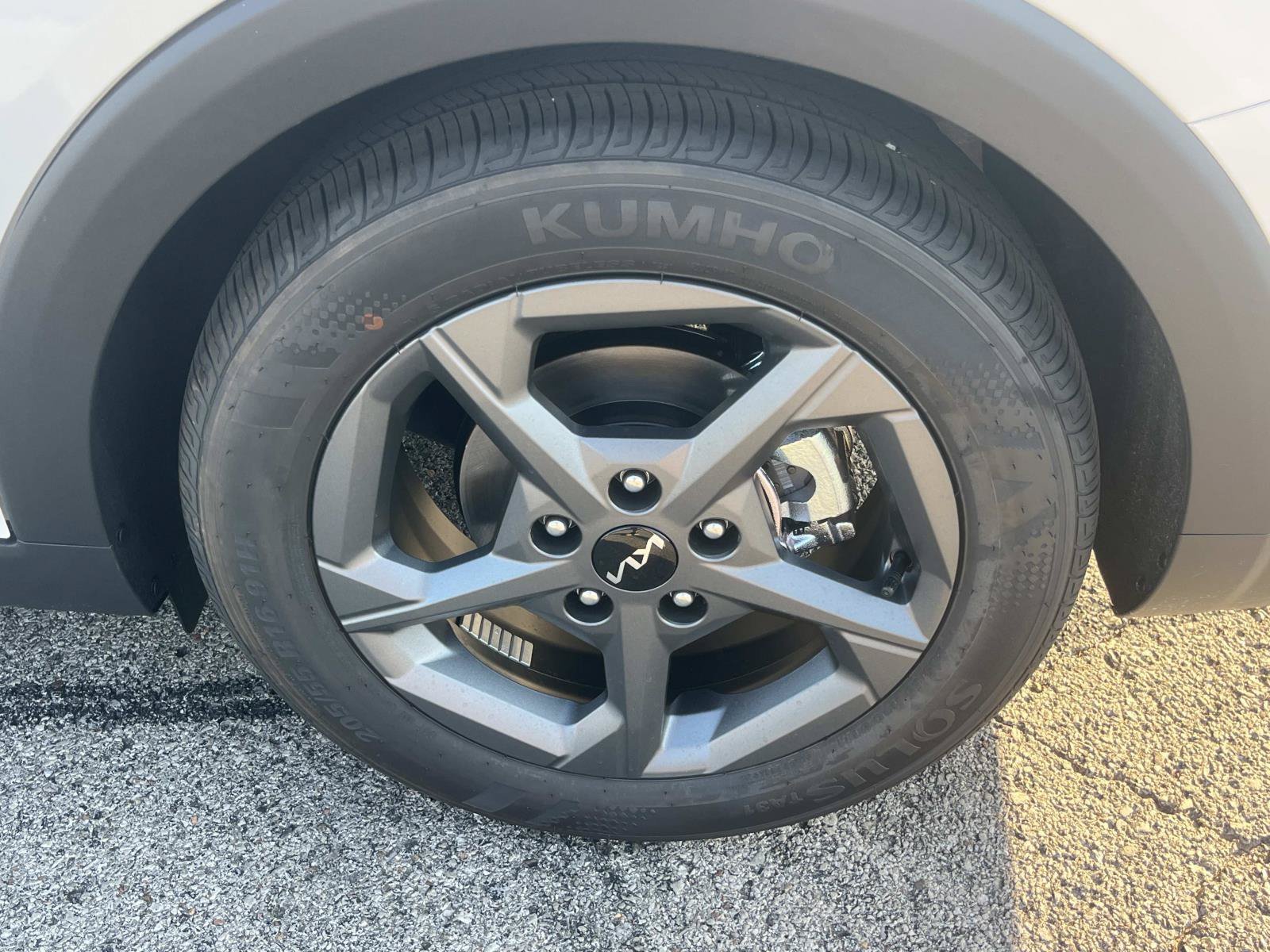 New 2026 Snow White Pearl Kia LXS image 11