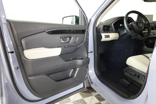 Used 2026 Gray Honda AWD RTL image 37