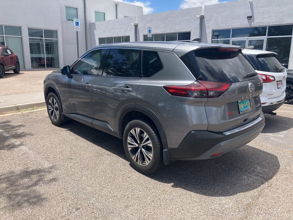 Used 2021 Gray Nissan SV image 5