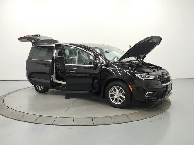 Used 2024 Black Chrysler Touring L image 10