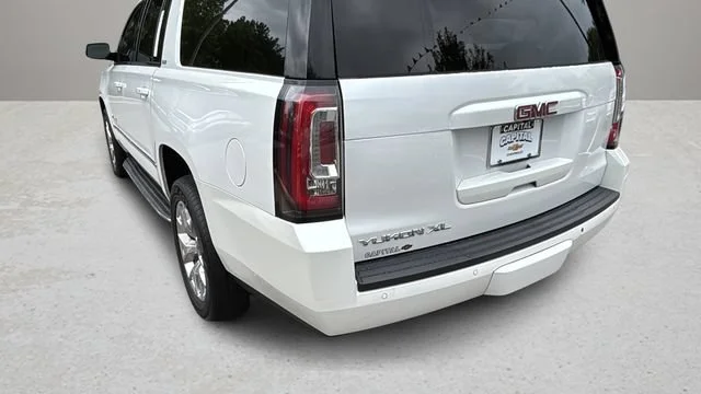 Used 2017 WHITE FROST TRICOAT GMC SLT image 42