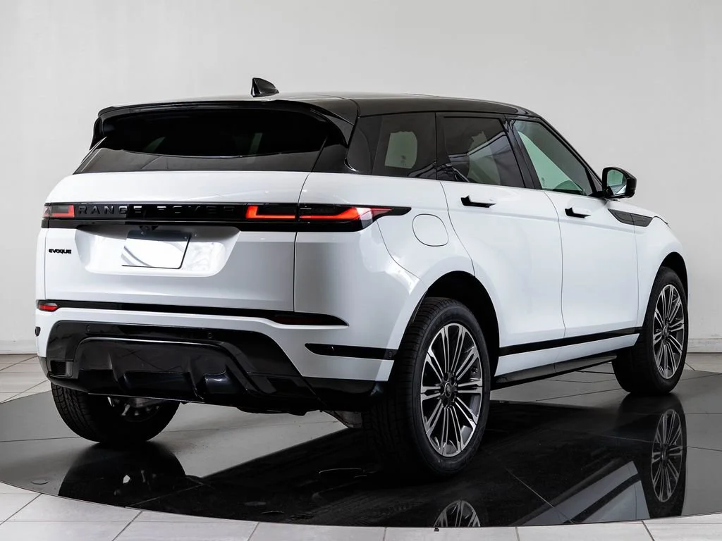 New 2026 Fuji White Land Rover Dynamic image 10