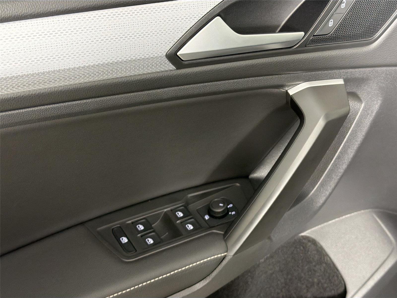 Certified Used 2024  Volkswagen S image 17