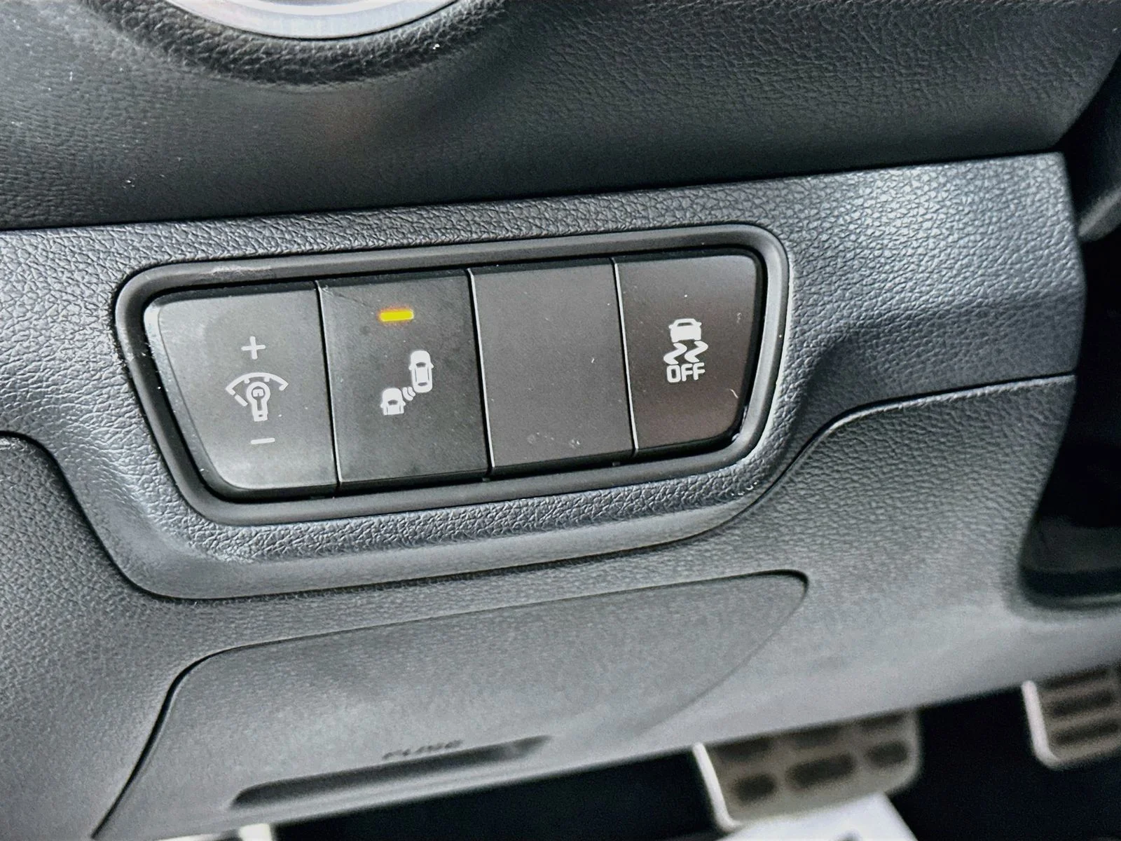 Used 2022 Snow White Pearl Kia GT image 10
