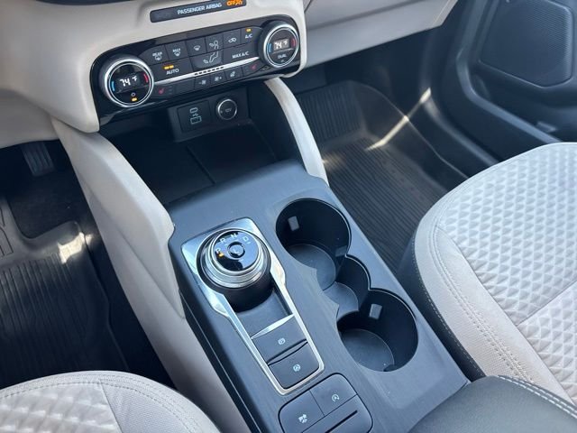 Used 2021 Gold Ford SE image 26