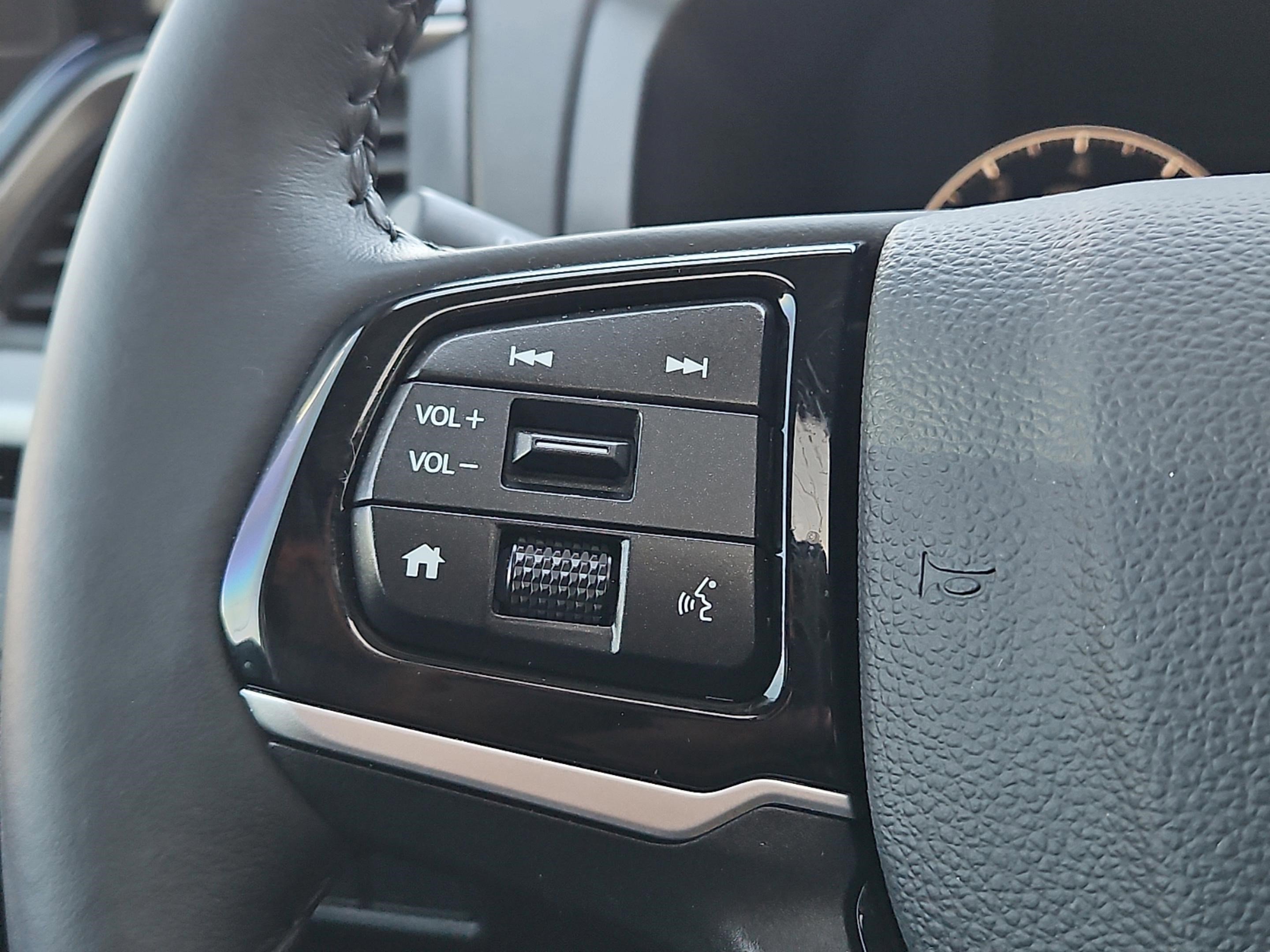 Used 2025 Platinum White Pearl Honda Touring image 20