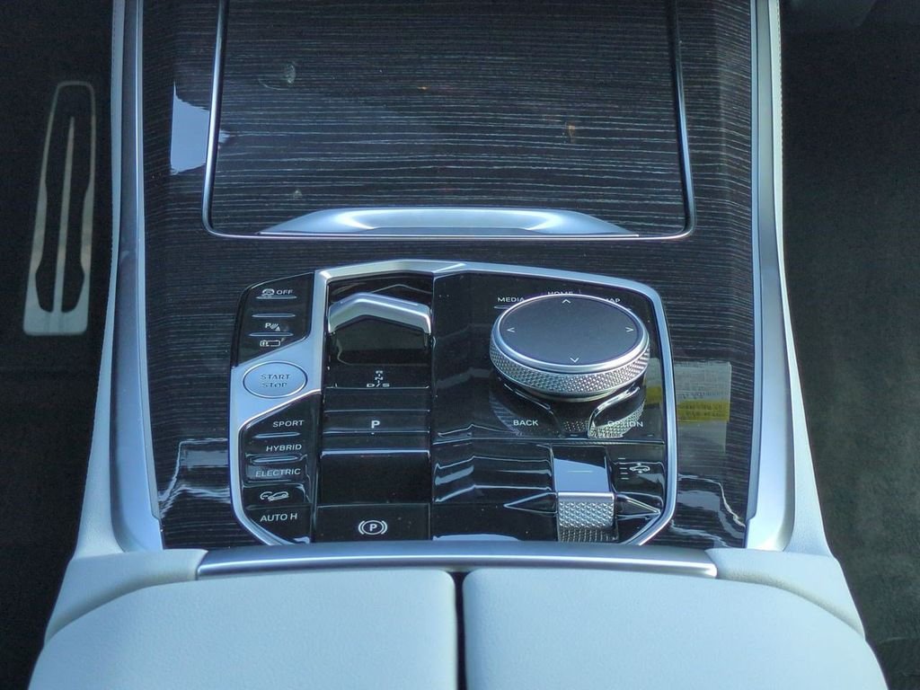 New 2026 White Metallic BMW xDrive50e image 19