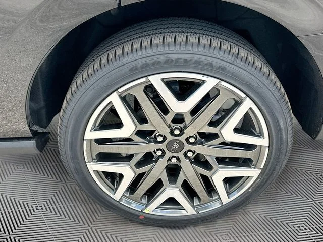 New 2026 Black Metallic Ford Platinum image 20
