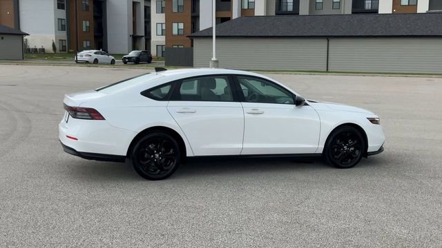 Certified Used 2025 Platinum White Pearl Honda SE image 9