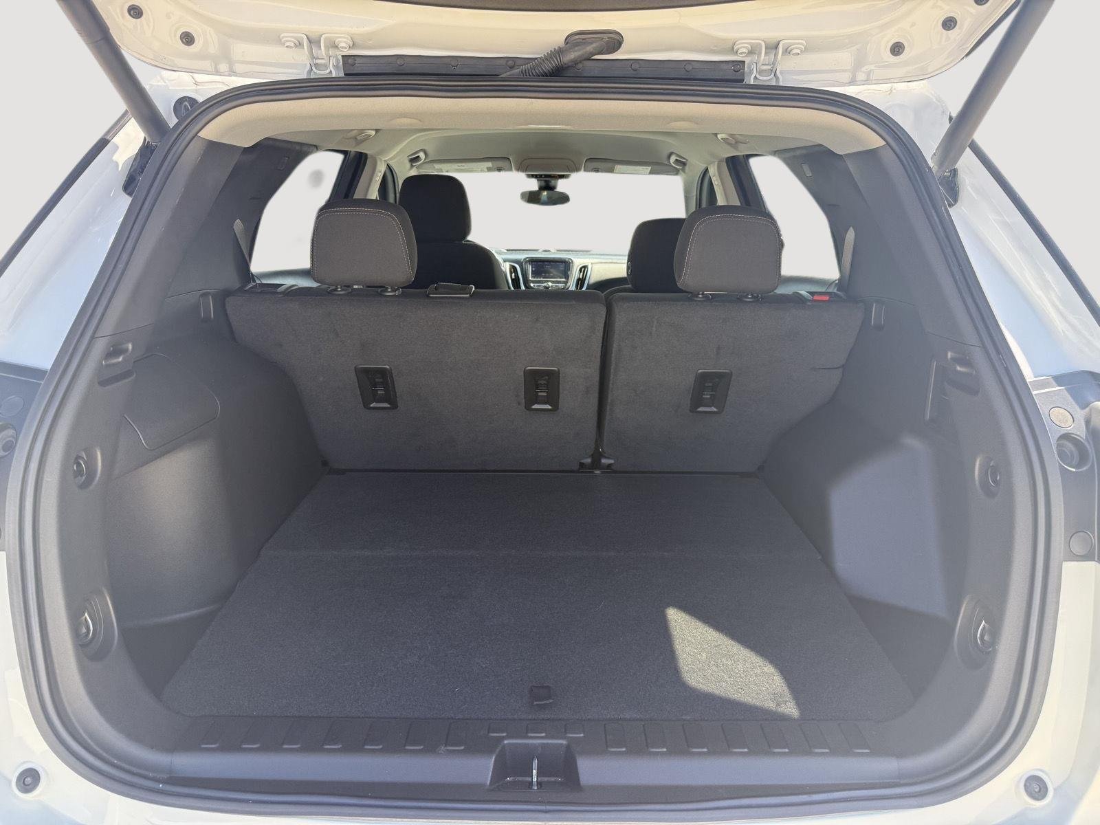 Used 2022 Summit White Chevrolet LT image 8