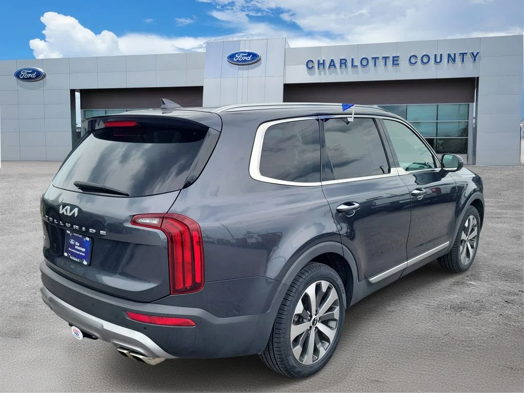 Certified Used 2022 Gray Kia S image 6