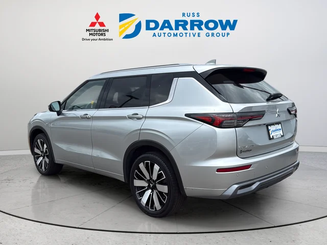 Used 2025 Silver Mitsubishi SEL image 3