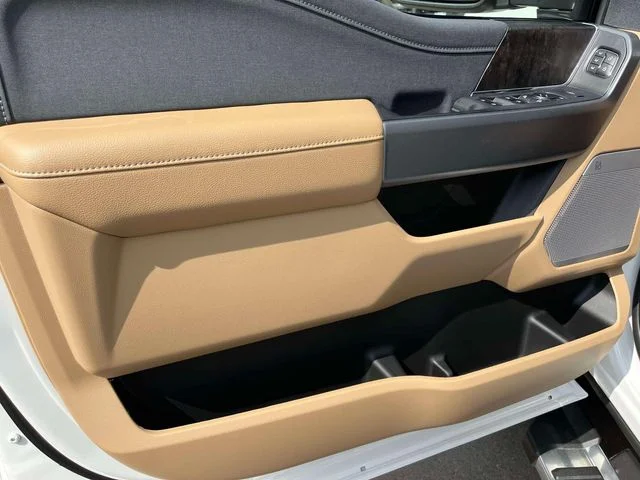New 2027 Star White Metallic Tri-Coat Ford F-350® Lariat® image 18