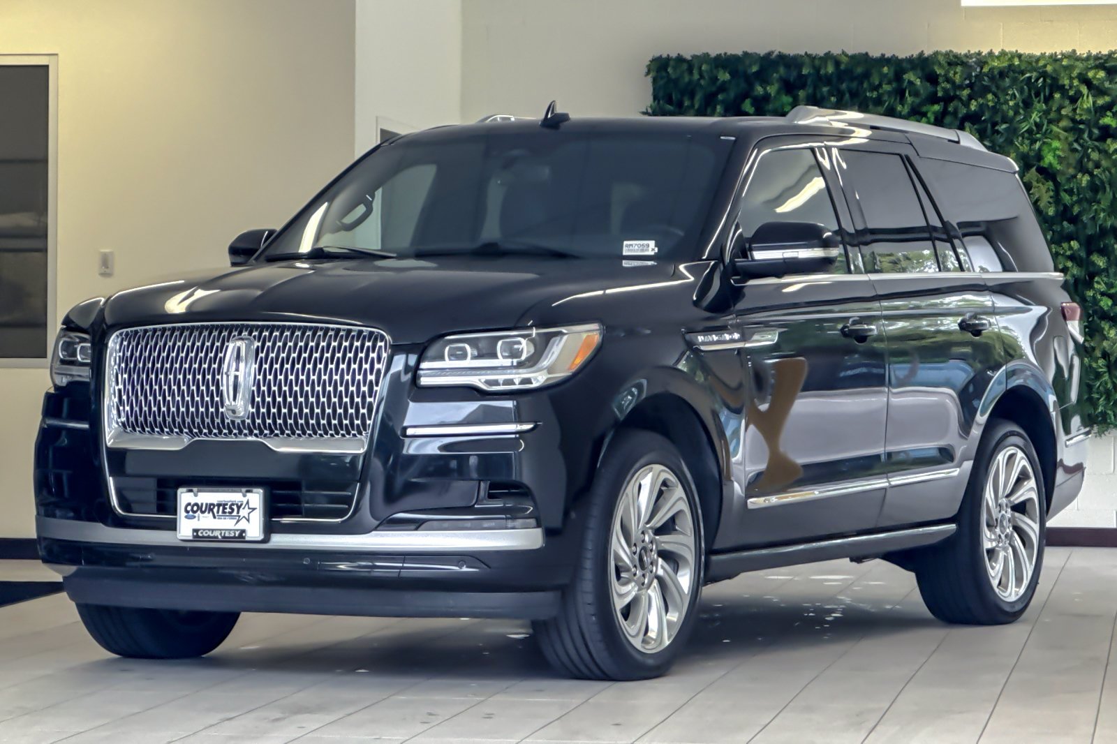 Certified Used 2024 Infinite Black Metallic Lincoln Reserve image 8