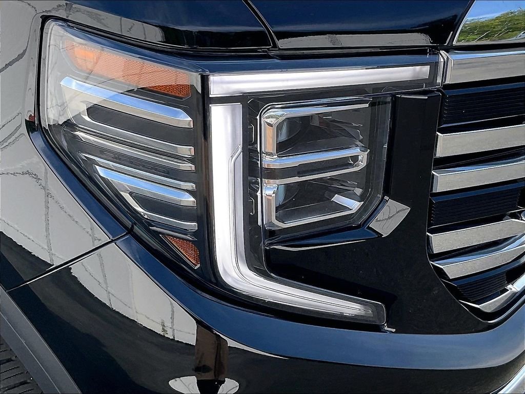Used 2023 Black GMC SLT image 30