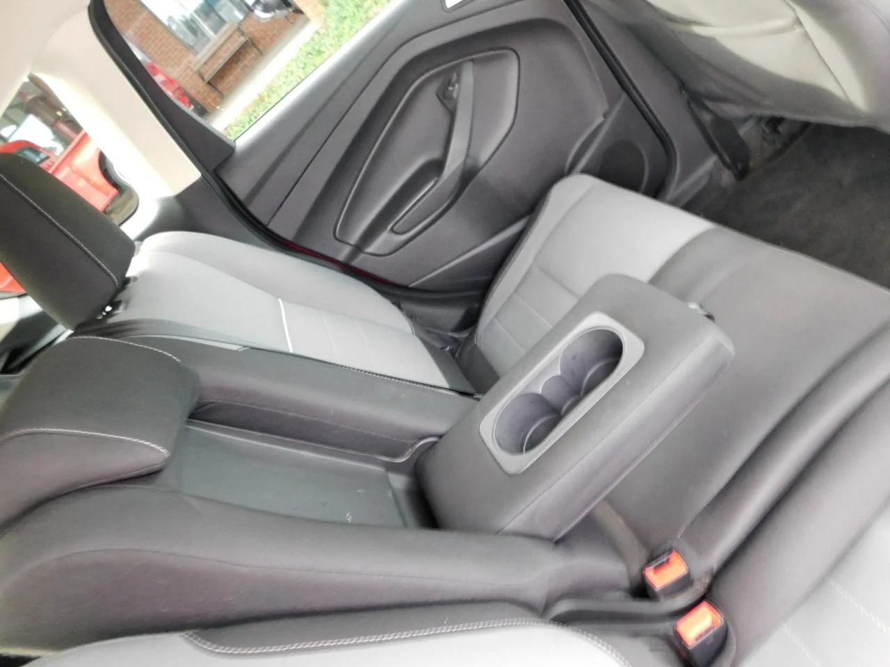 Used 2014 Red Ford FWD 4dr SE image 14