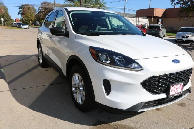 Used 2022 White Metallic Ford SE image 47