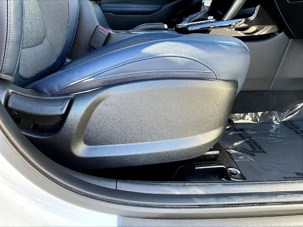 Used 2024 Snow White Pearl Kia S image 35