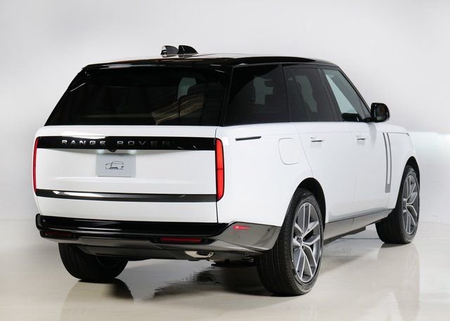 New 2026 Fuji White Land Rover SE image 2