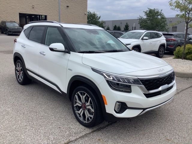Used 2023 Snow White Pearl Kia SX image 3