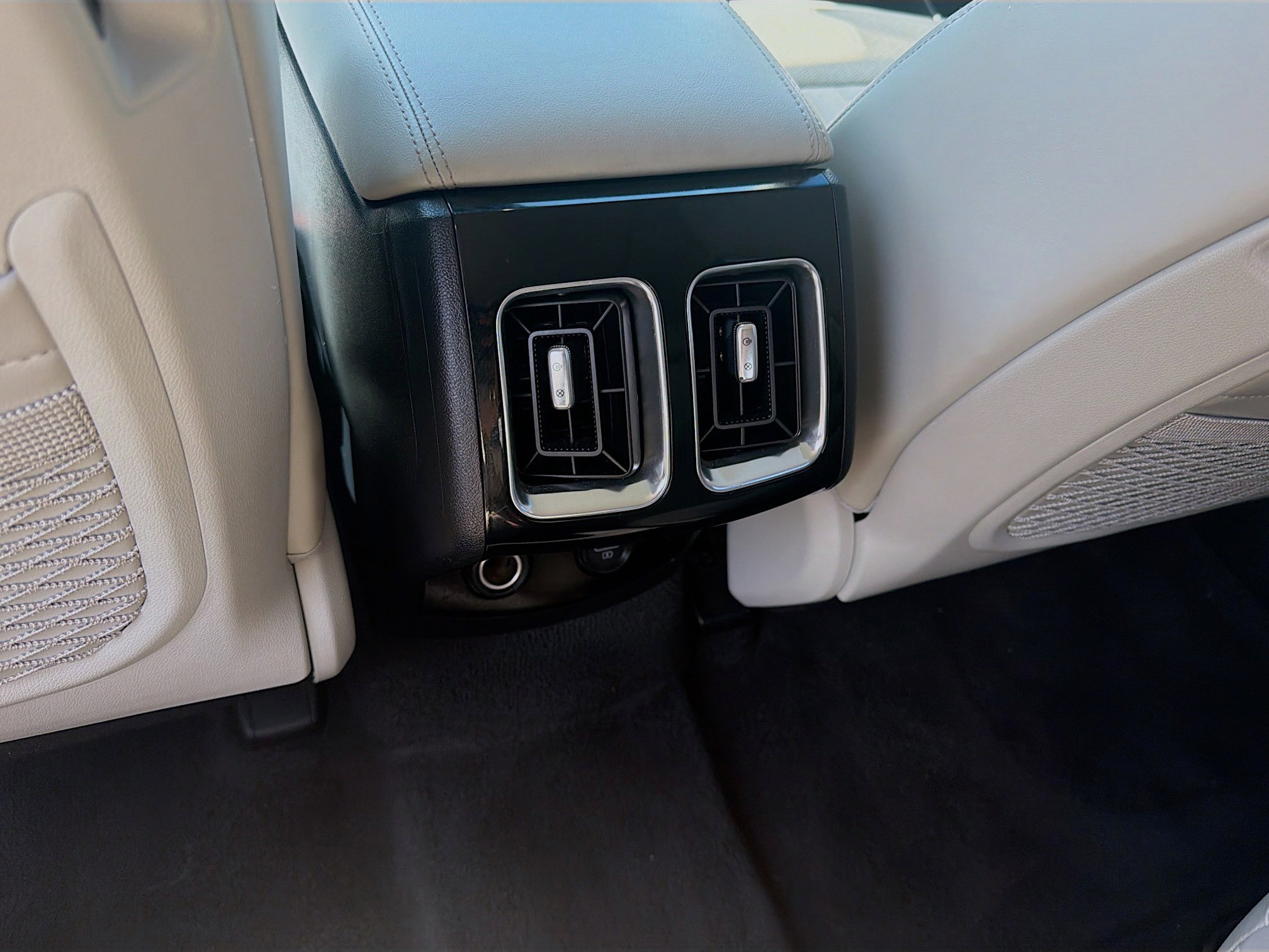 Used 2023 Everlasting Silver Kia SX image 20