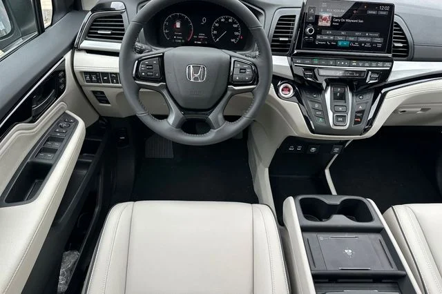 New 2026 Solar Silver Metallic Honda Touring image 15