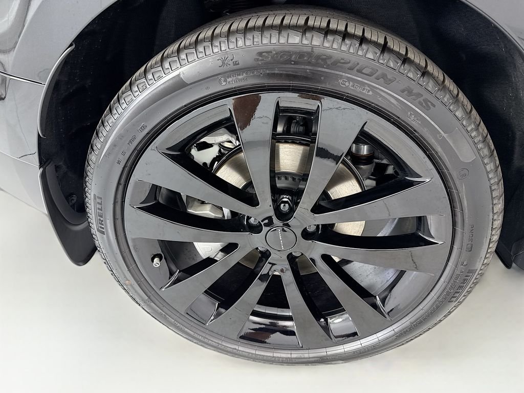 New 2026 Santorini Black Land Rover SE image 33