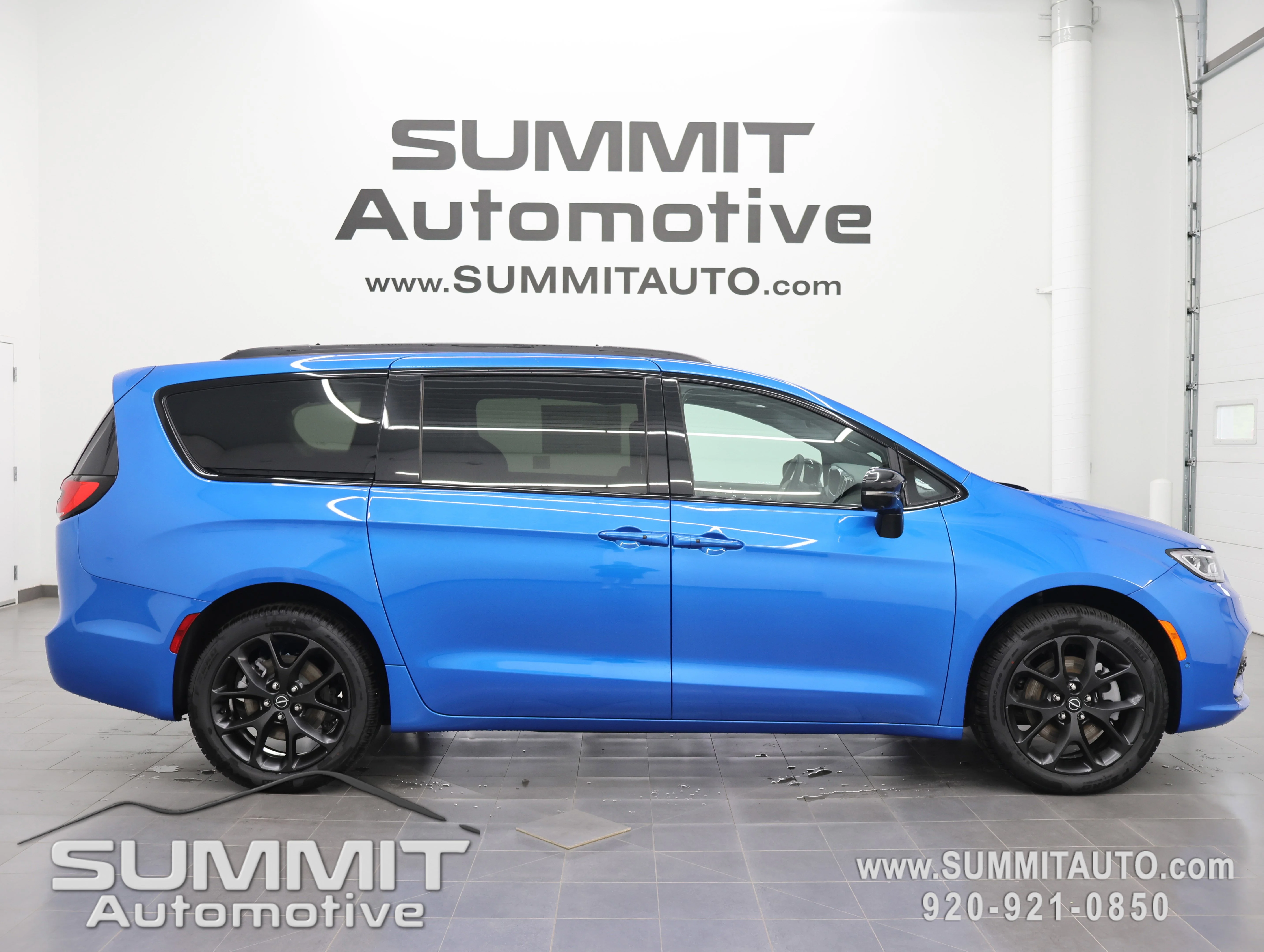 2026 Chrysler Pacifica Limited AWD's photo