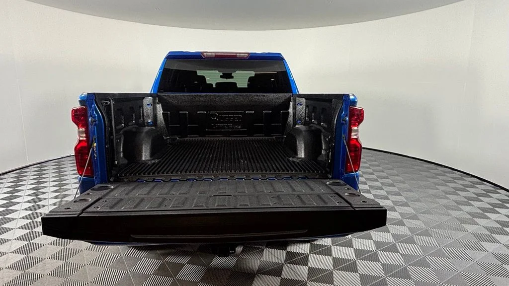 Used 2023 Blue Chevrolet Custom image 9