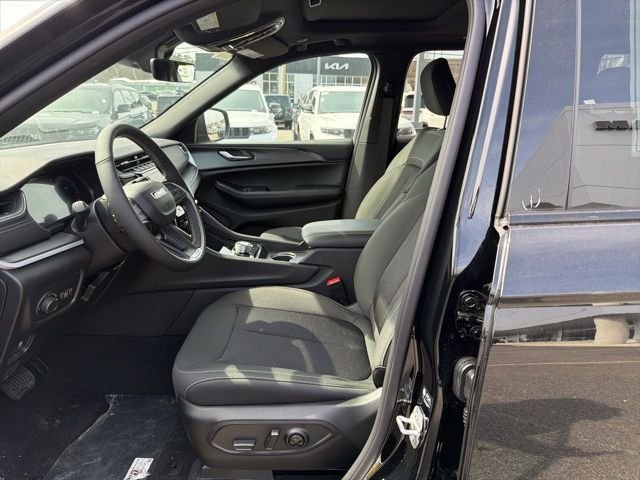 New 2026 Diamond Black Crystal Pearl-Coat Exterior Paint Jeep Laredo X image 13