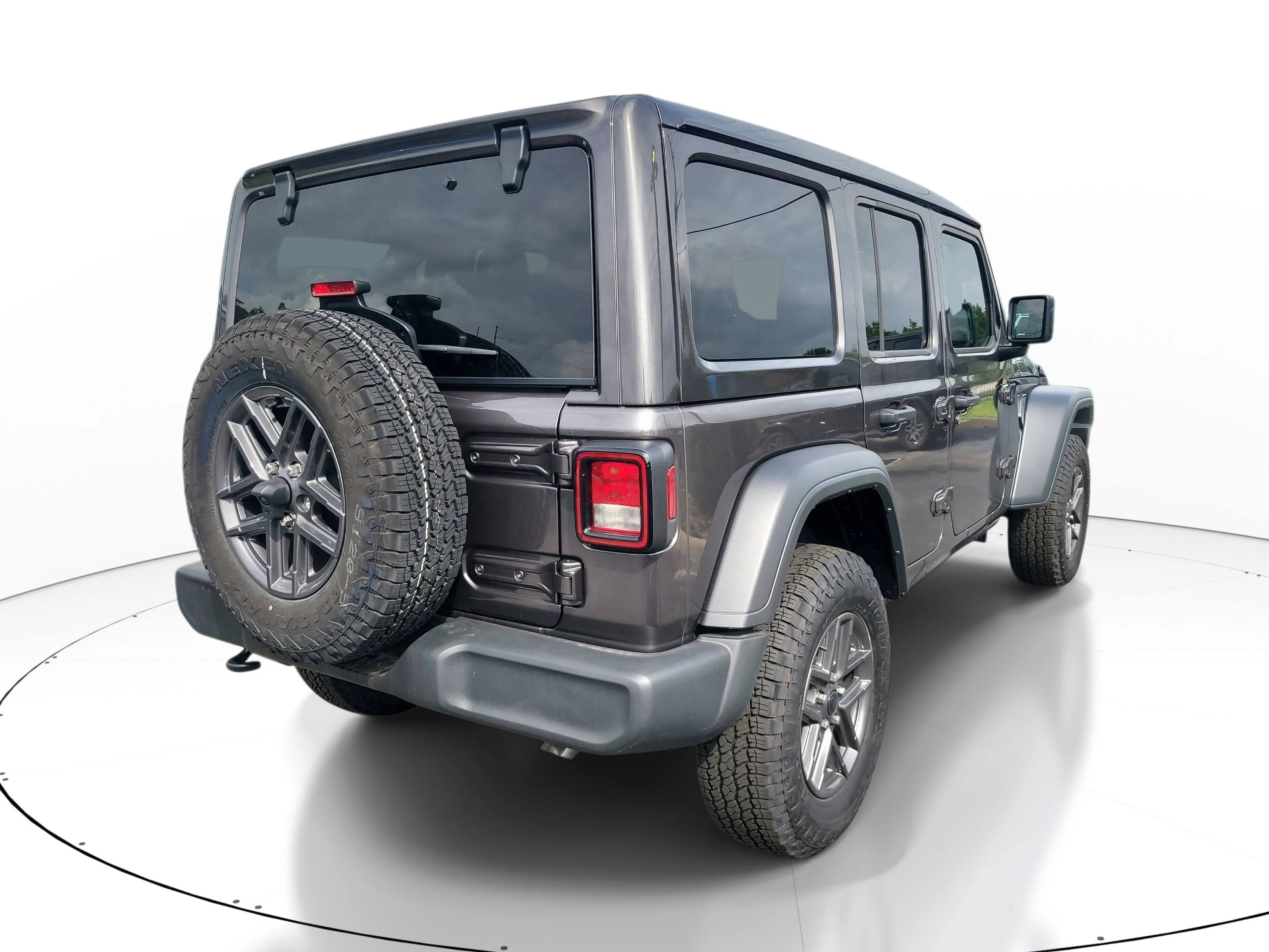 New 2026 Granite Crystal Metallic Clearcoat Jeep Sport S image 6