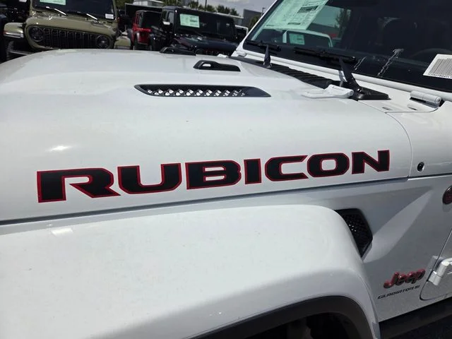 New 2026 Bright White Clear-Coat Exterior Paint Jeep Rubicon image 3