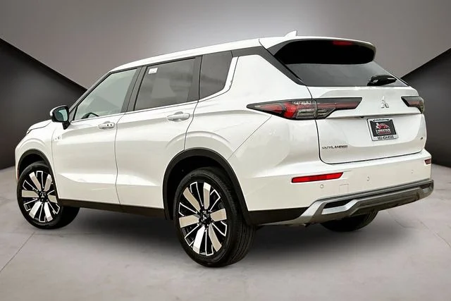 New 2026 White Mitsubishi SE image 3