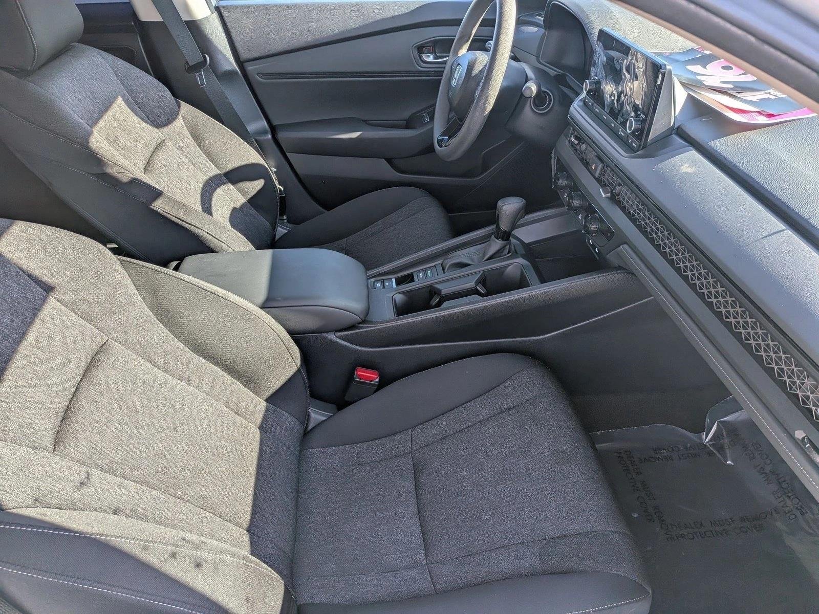 Used 2025 Solar Silver Metallic Honda SE image 19