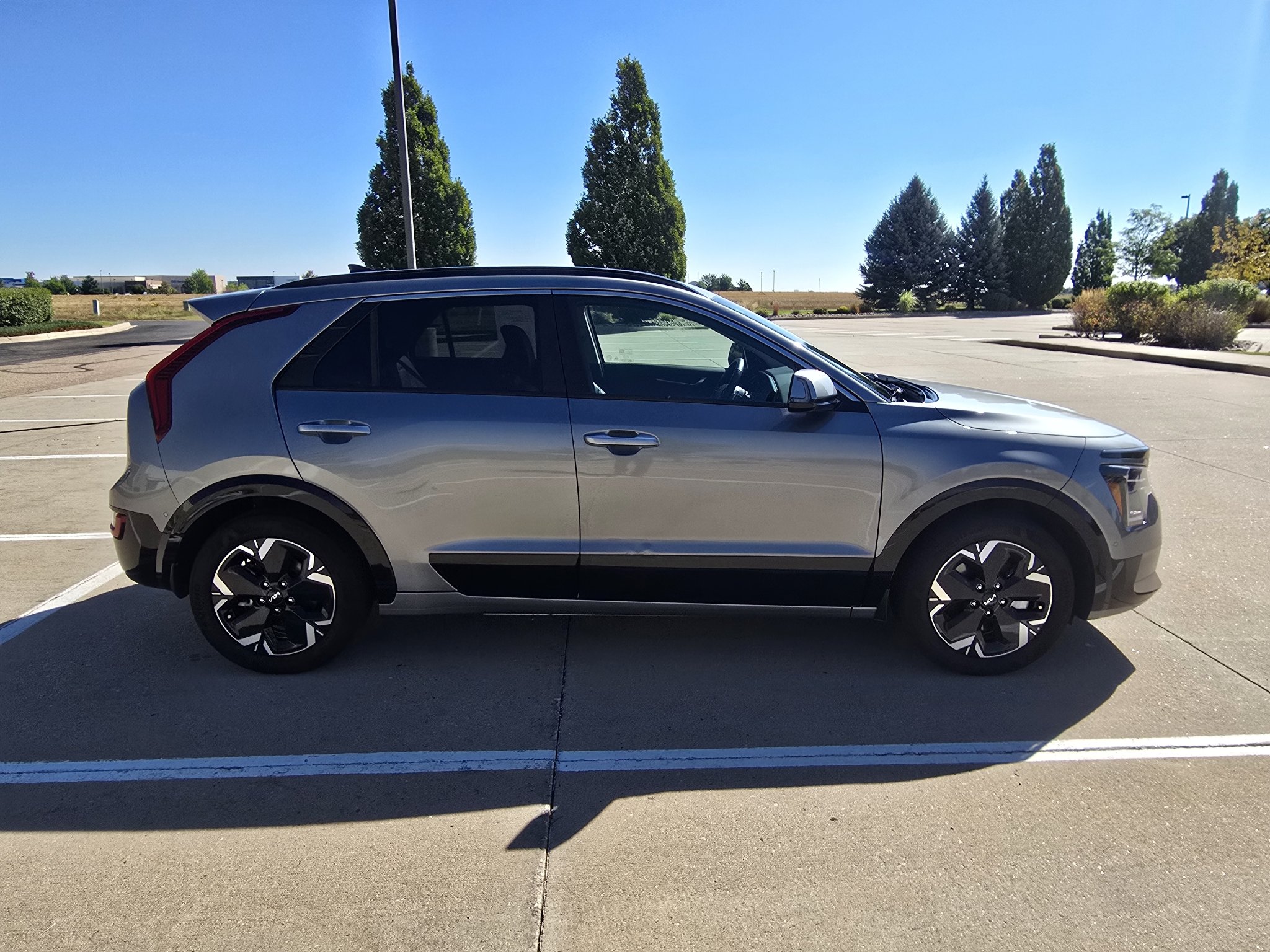 Used 2023 Steel Gray Kia Wave image 6