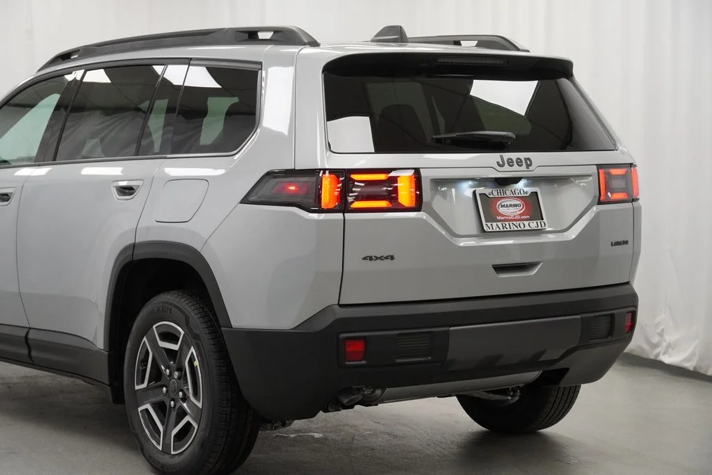 New 2026 Silver Zynith Clear-Coat Exterior Paint Jeep Laredo image 12