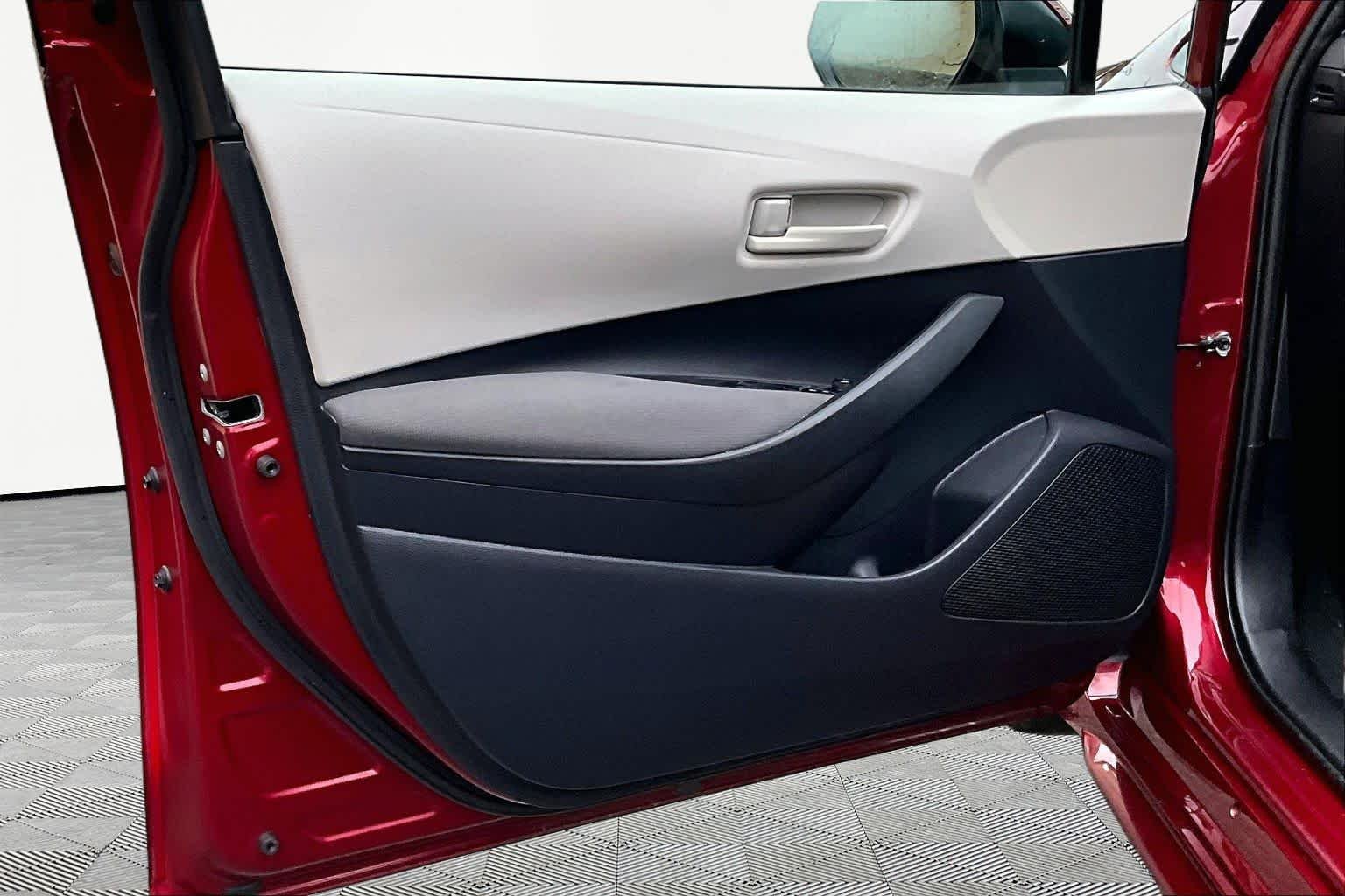 Used 2025 Ruby Flare Pearl Toyota LE image 22