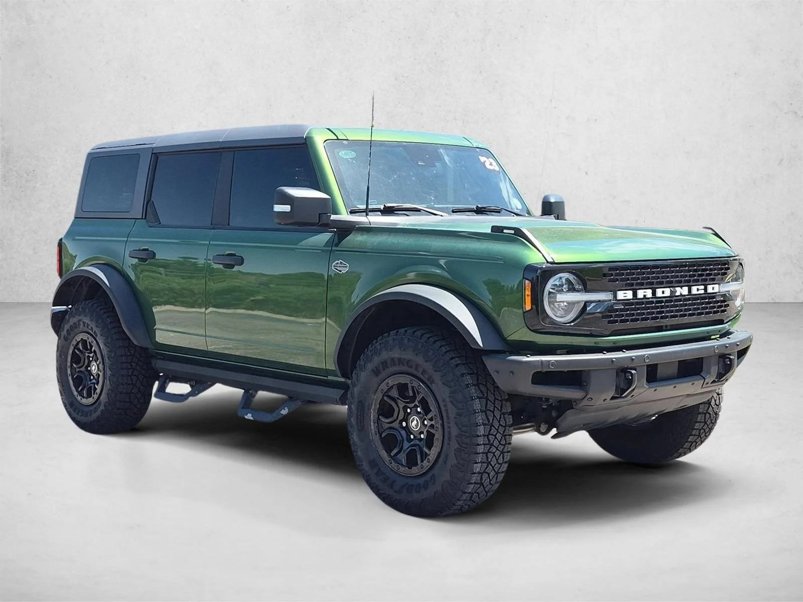 Used 2023 Eruption Green Metallic Ford Wildtrak image 3