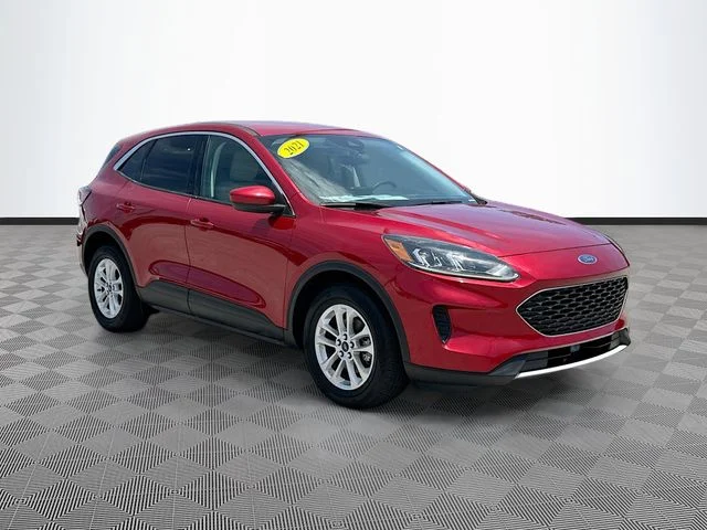 Used 2021 Red Ford SE image 3