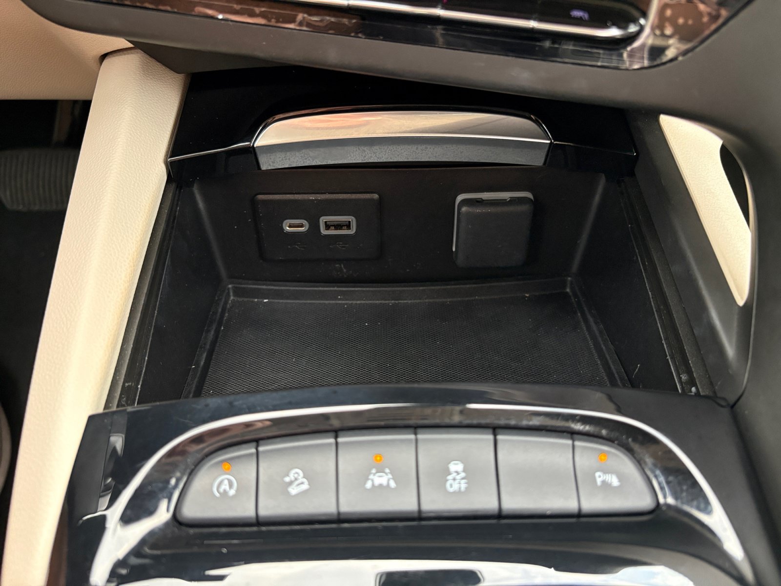 Used 2023 Summit White Buick Essence image 19