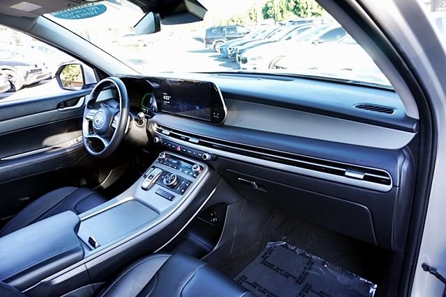 Used 2025 Silver Hyundai SEL image 9