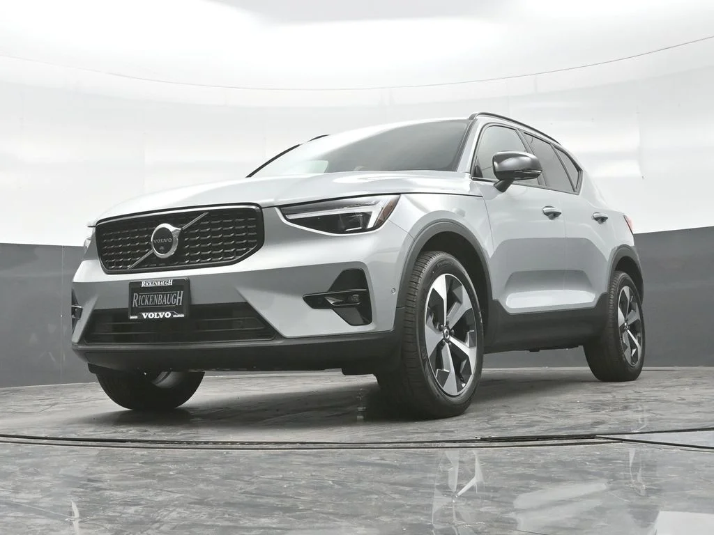 Used 2026 Vapour Grey Volvo Plus image 23
