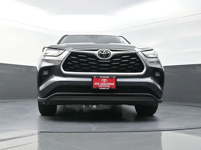 Used 2023 Gray Toyota XLE image 31