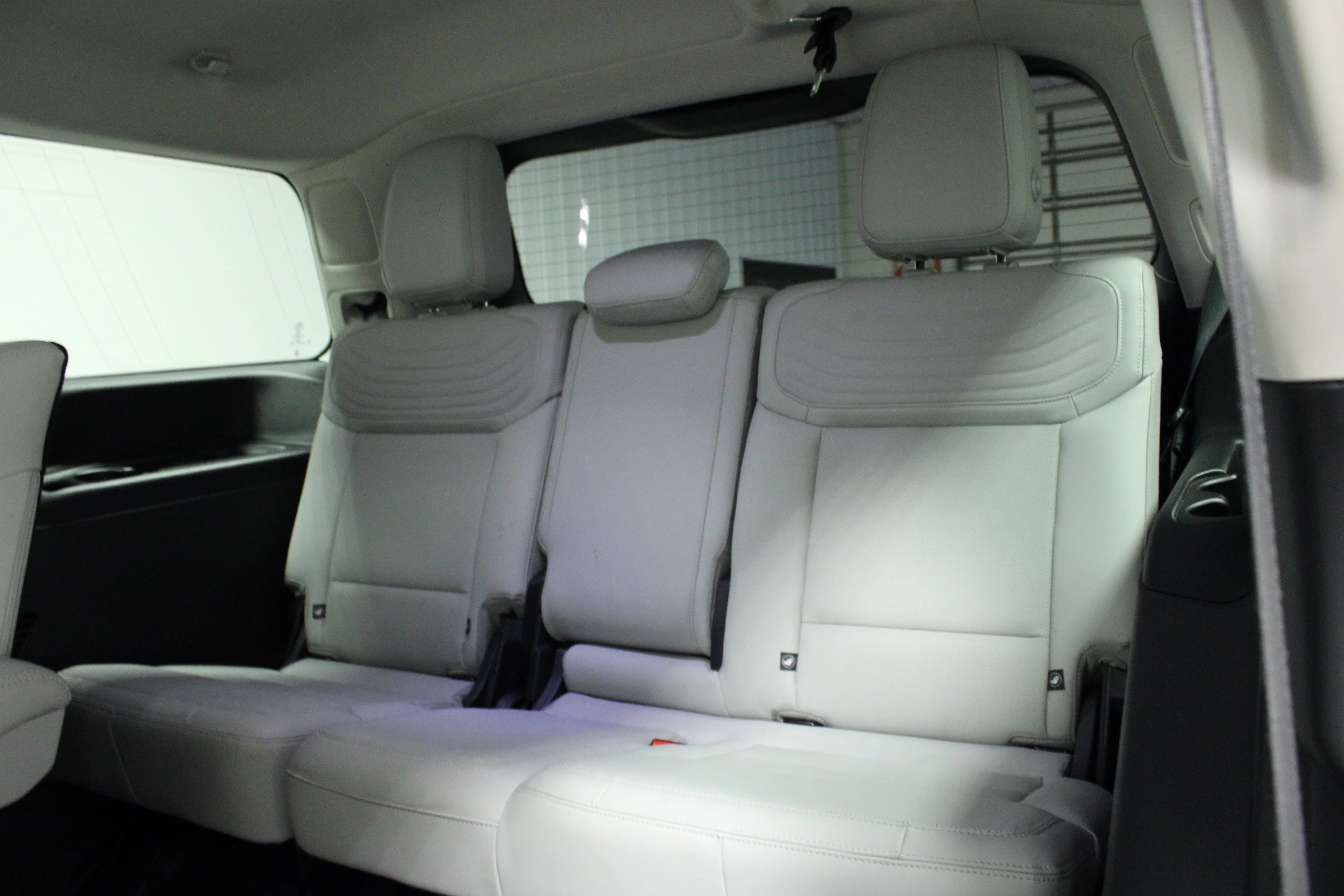 Used 2025 White Metallic Ford Platinum image 14