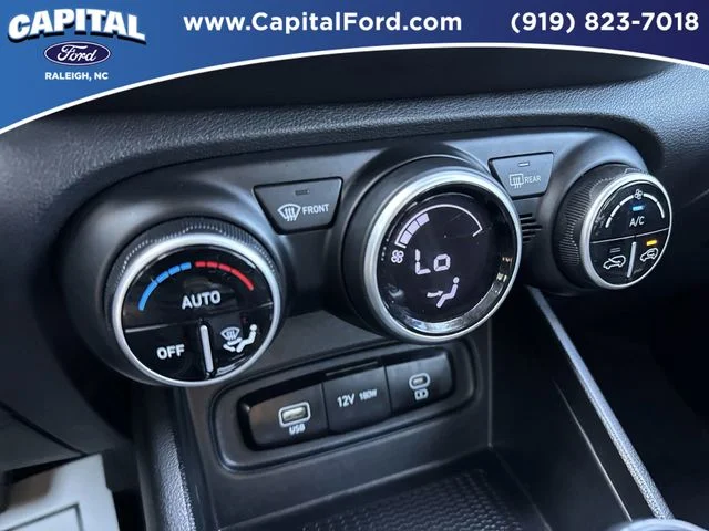 Used 2025 Silver Hyundai SEL image 30