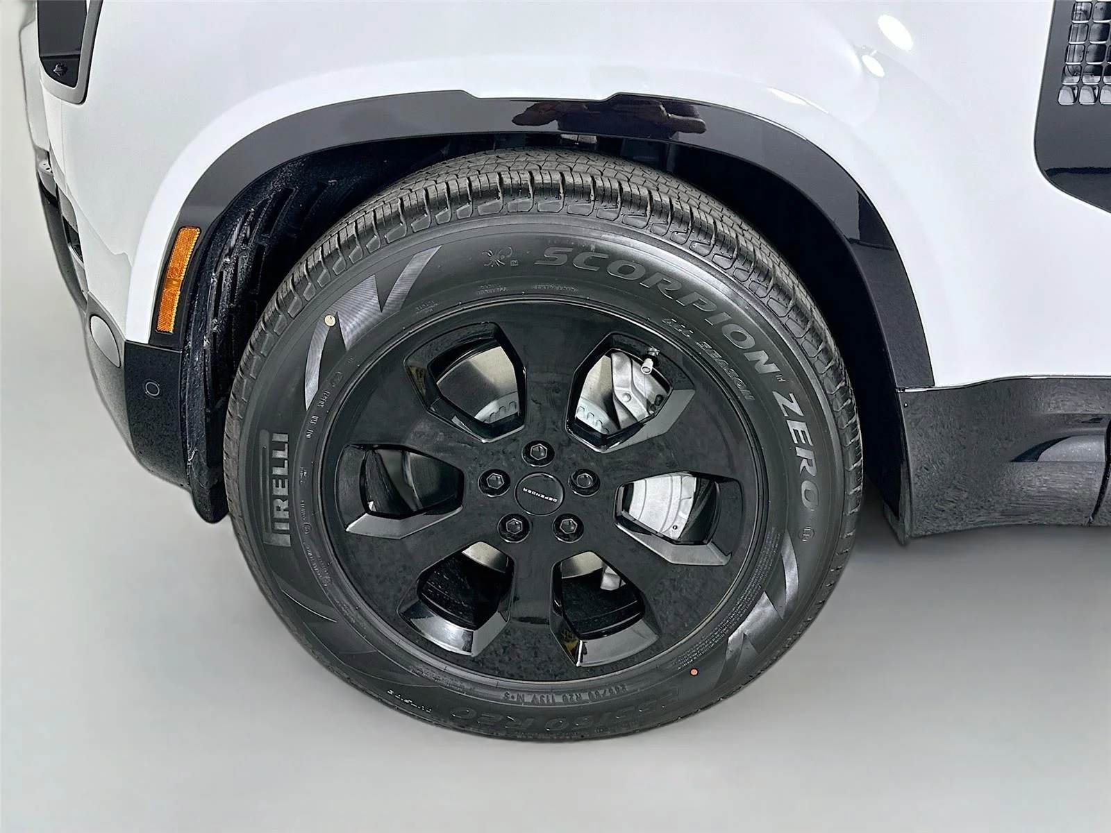 Used 2026 Fuji White Land Rover X-Dynamic SE image 33