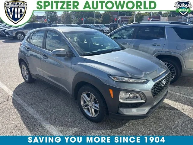 Used 2018 Silver Hyundai SE image 1
