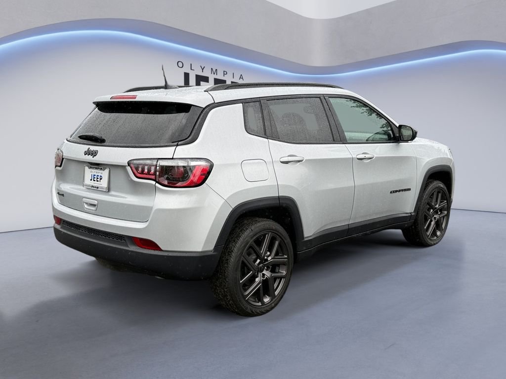 New 2026 Silver Zynith Metallic Clear-Coat Exterior Paint Jeep Latitude image 6